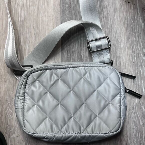 Belt Bag - BRAND NEW - W Tags - Bum Bag in Silver Nylon Material - Picture 6 of 7